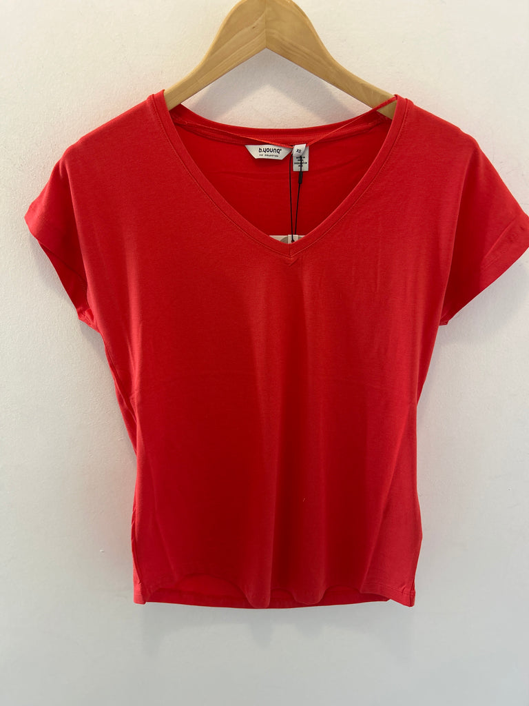 BYoung Pamila V Neck T-Shirt- Poinsettia