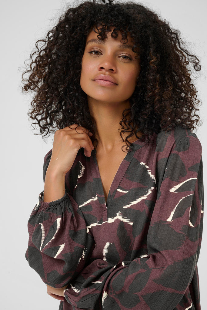 Kaffe Beate Blouse- Windsor Wine/ Black Flowers