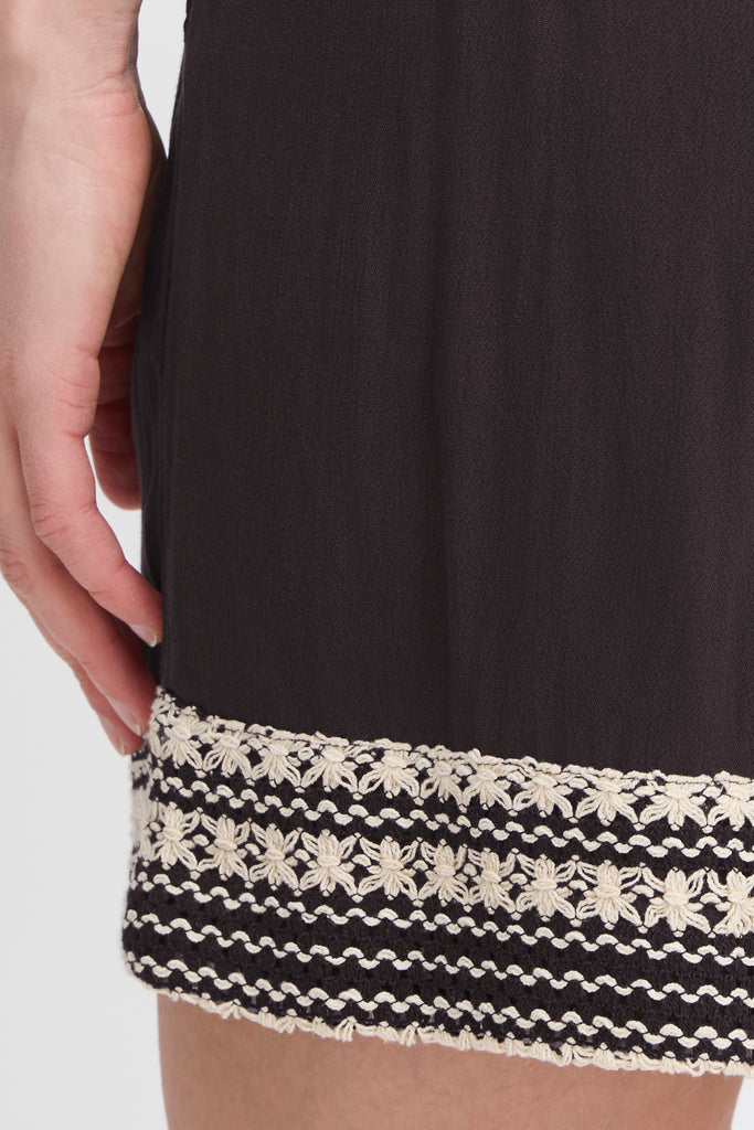 Ichi Ragni Shorts- Black