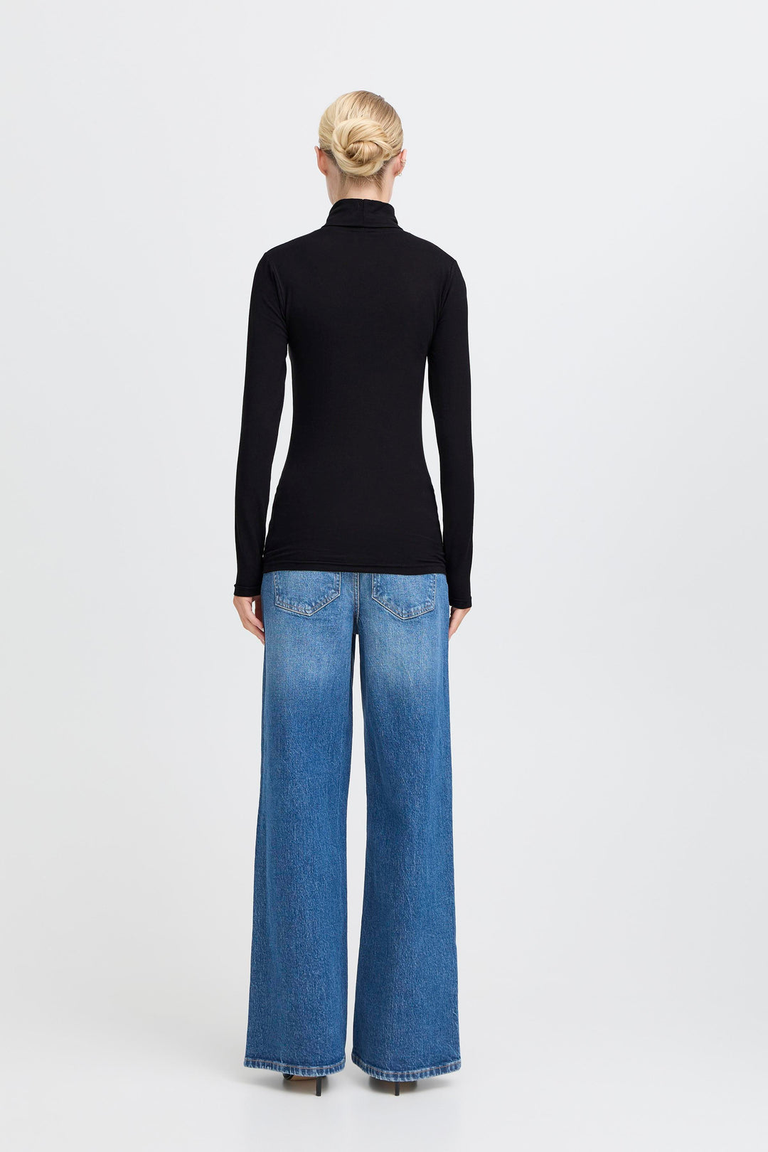 B.Young Pamila Roll Neck- Black