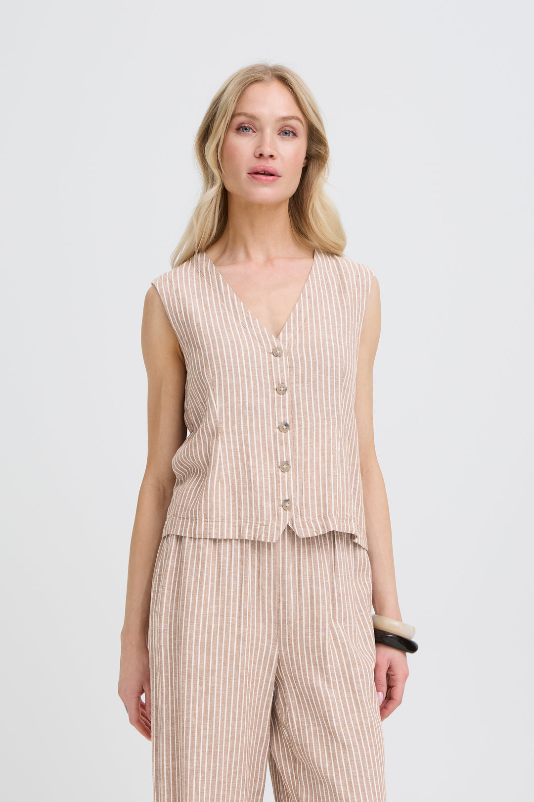 B.Young BYFALAKKA Waistcoat – Woodsmoke Stripe