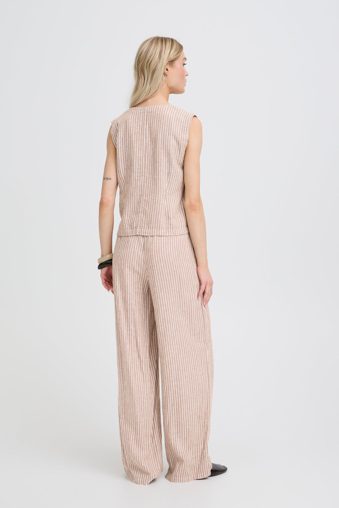 B.Young BYFALAKKA Waistcoat – Woodsmoke Stripe