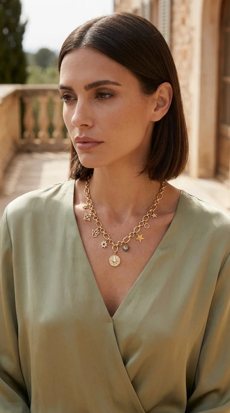 Envy Short gold star charm necklace