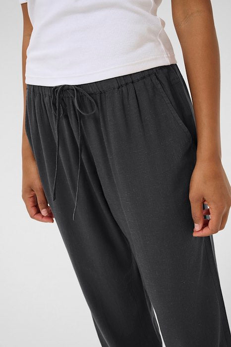 Kaffe Milia Capri Pants- Black Oyster