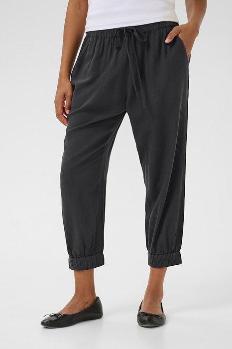 Kaffe Milia Capri Pants- Black Oyster