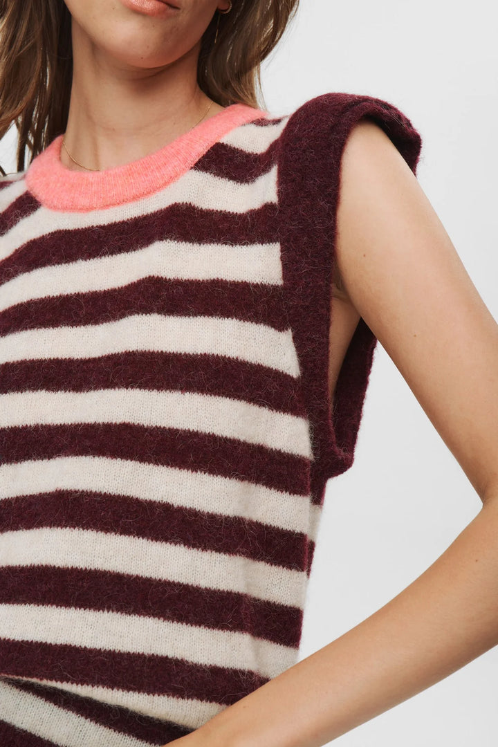 Numph Ciara Riette Stripe Vest 2721 Winetasting