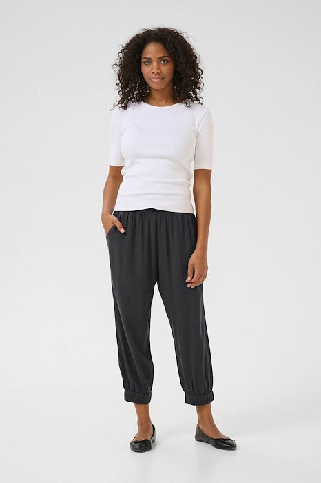 Kaffe Milia Capri Pants- Black Oyster