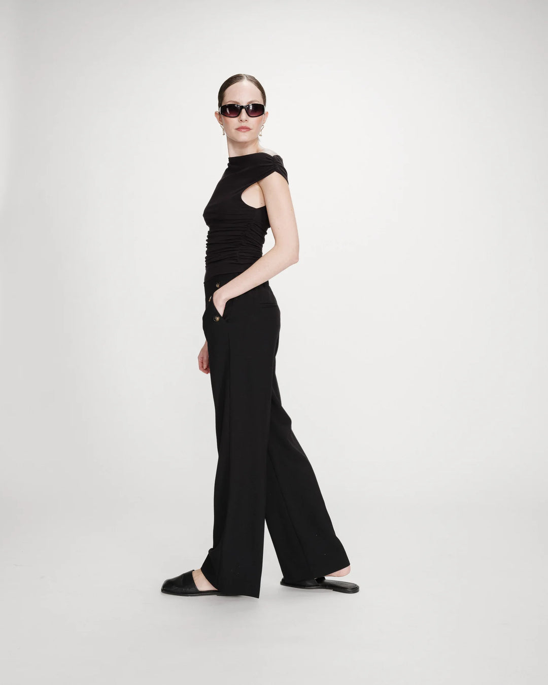 Grace & Mila Valigny Tailored Trousers With Button Detailing- Black