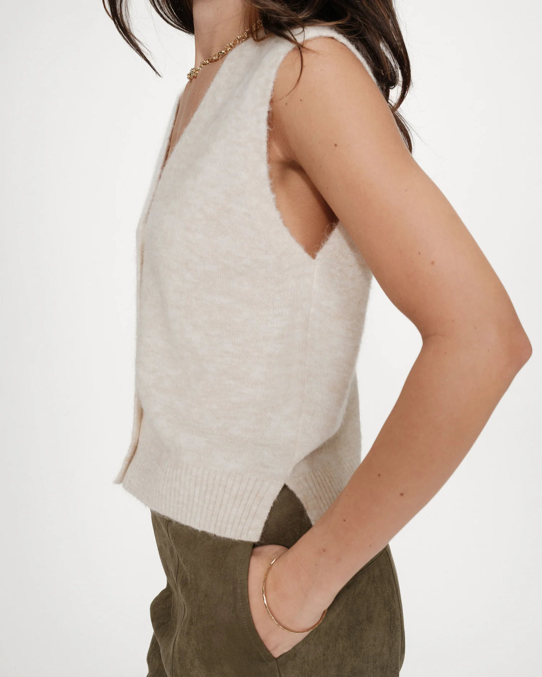 Grace & Mila Nars Sleeveless Buttoned Cardigan- Sand
