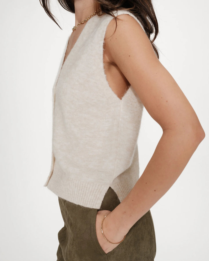 Grace & Mila Nars Sleeveless Buttoned Cardigan- Sand