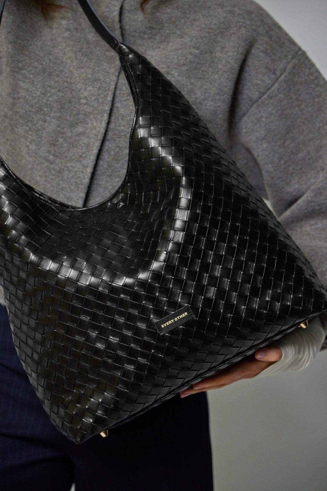 Every Other Single Strap Shoulder Bag - Black