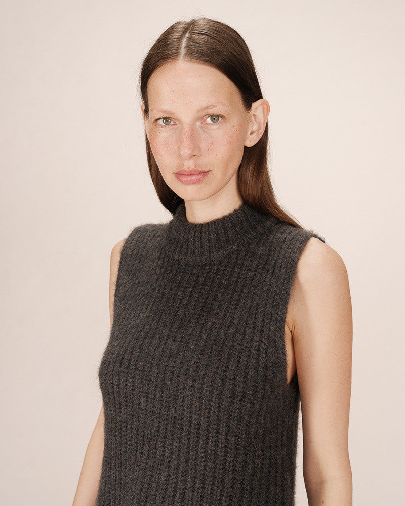 Grace & Mila Sablon Sleeveless Sweater - Anthracite