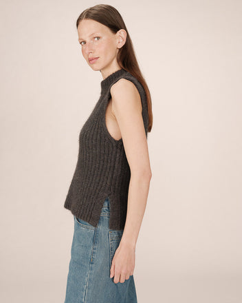 Grace & Mila Sablon Sleeveless Sweater - Anthracite
